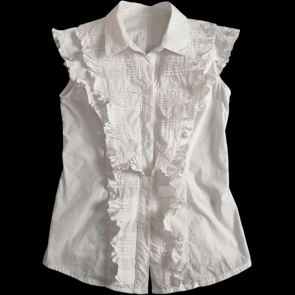 🦎 white ruffle sleeveless shirt